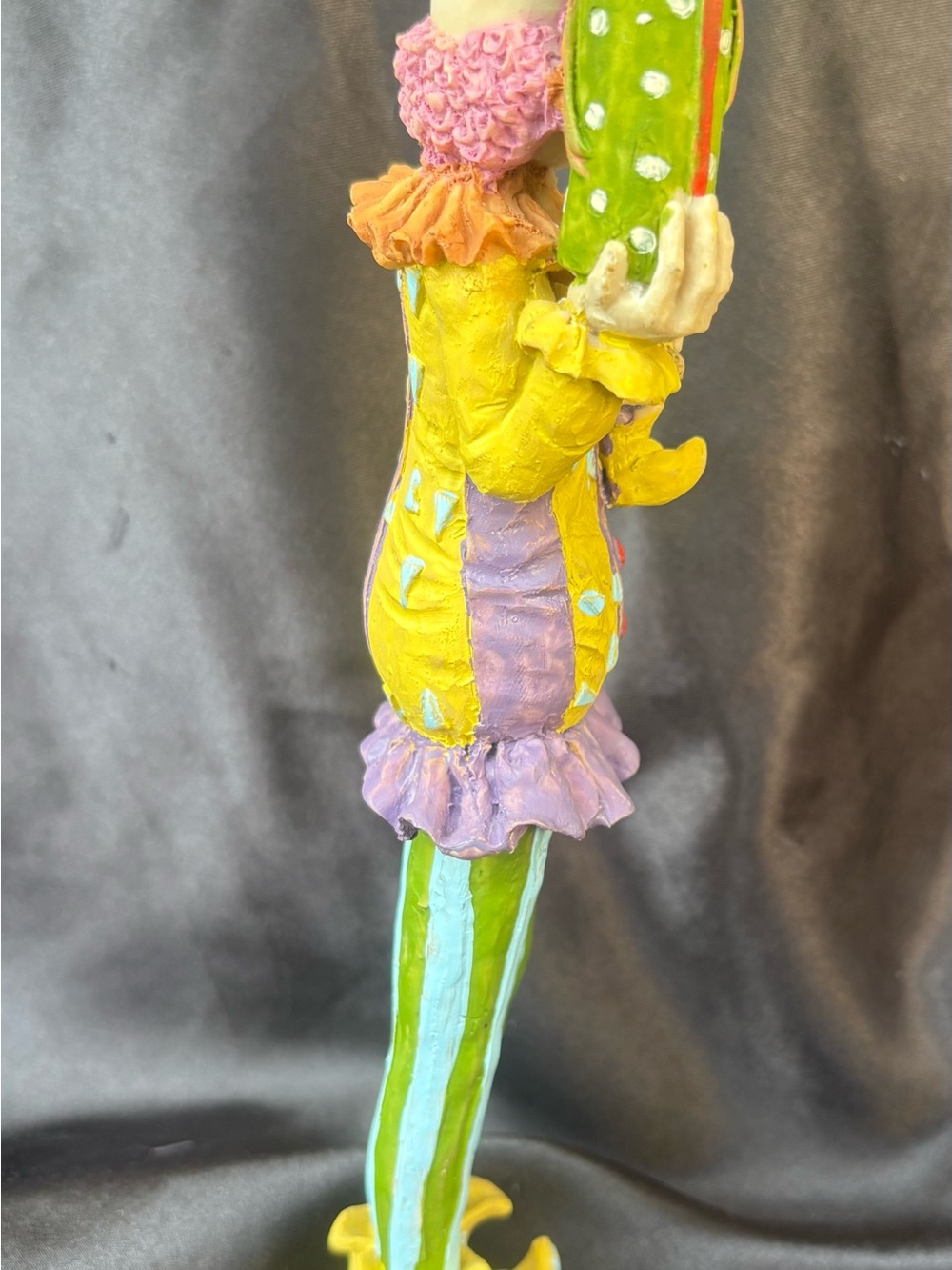Vintage Circus Clown Figurine Holding Gift Box & Toy Bear Resin Collectible - Picture 4 of 4